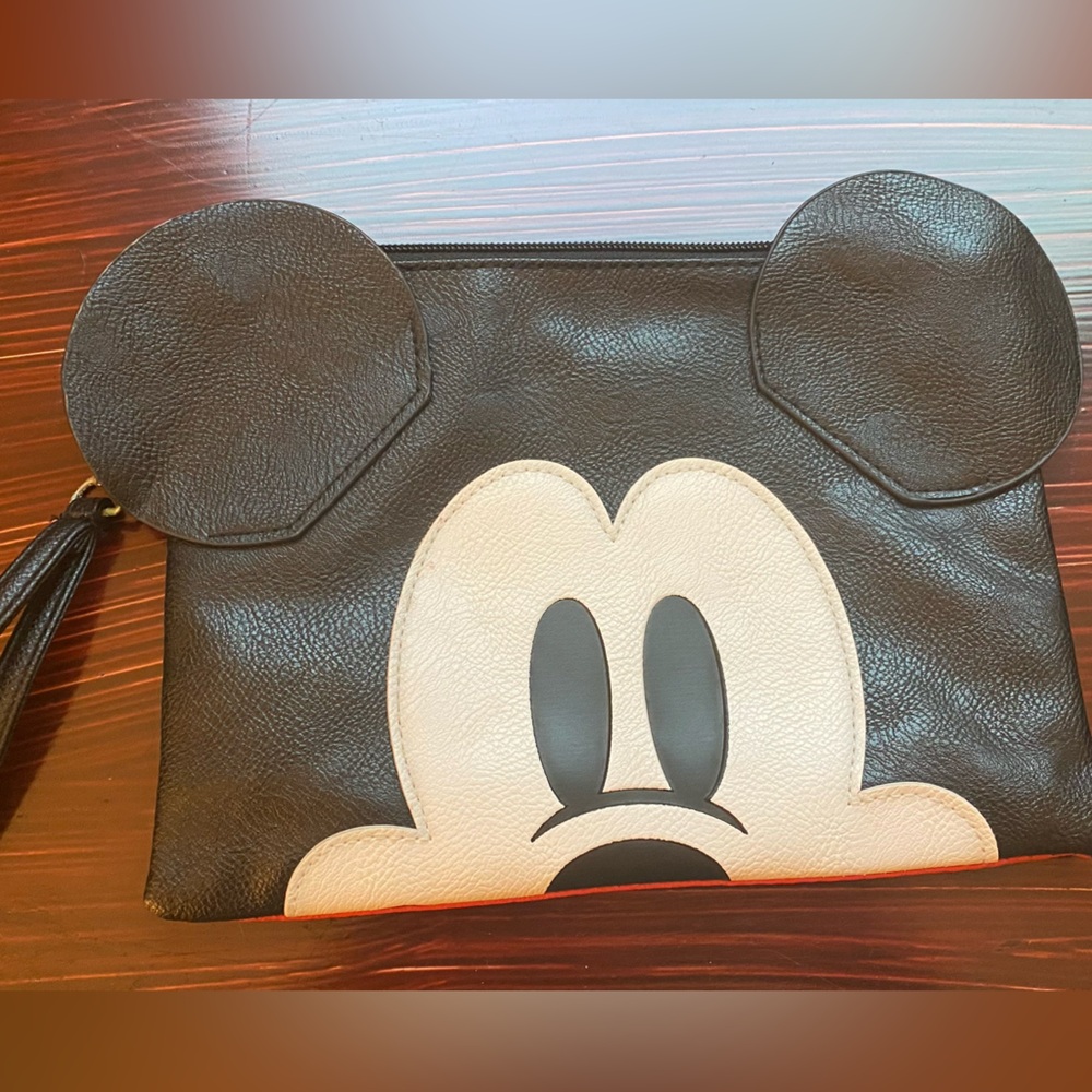 Disney Lounge-fly Mickey wristlet
